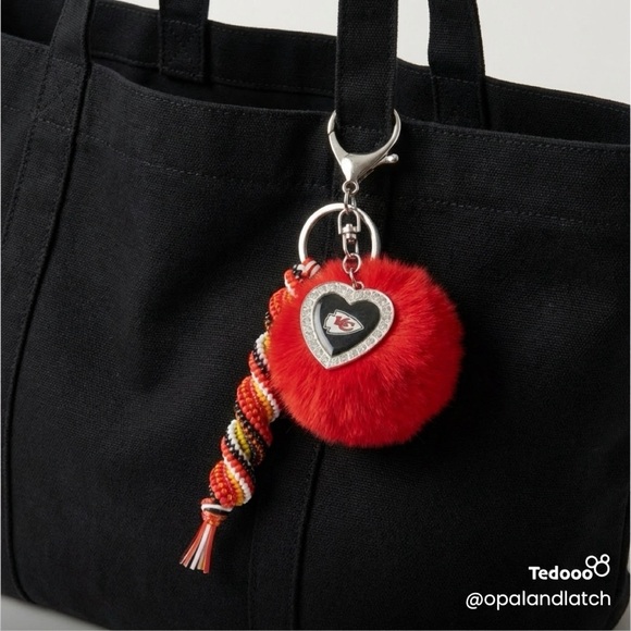 Chiefs Heart Swirl Keychain - Picture 2 of 3